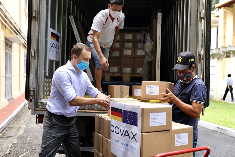 Le Vietnam reçoit 852 480 doses de vaccin accordées par l’Allemagne